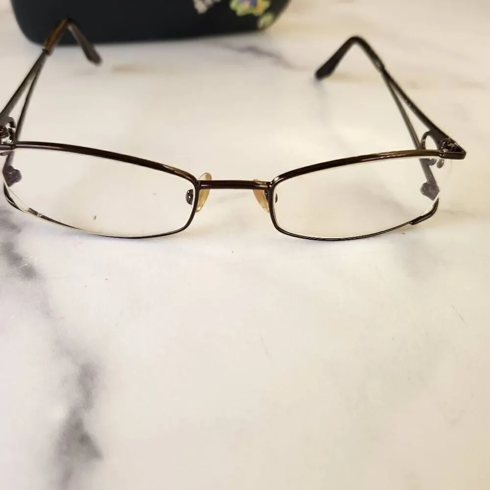 Reading eyeglasses curved metal frame